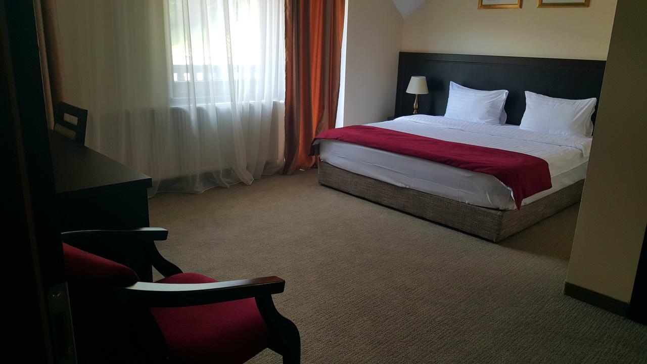 Flori De Mar Hotel Poiana Mărului Eksteriør billede