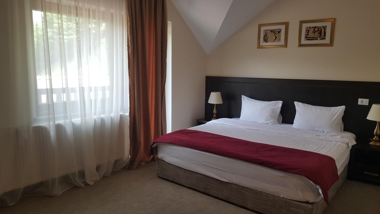 Flori De Mar Hotel Poiana Mărului Eksteriør billede